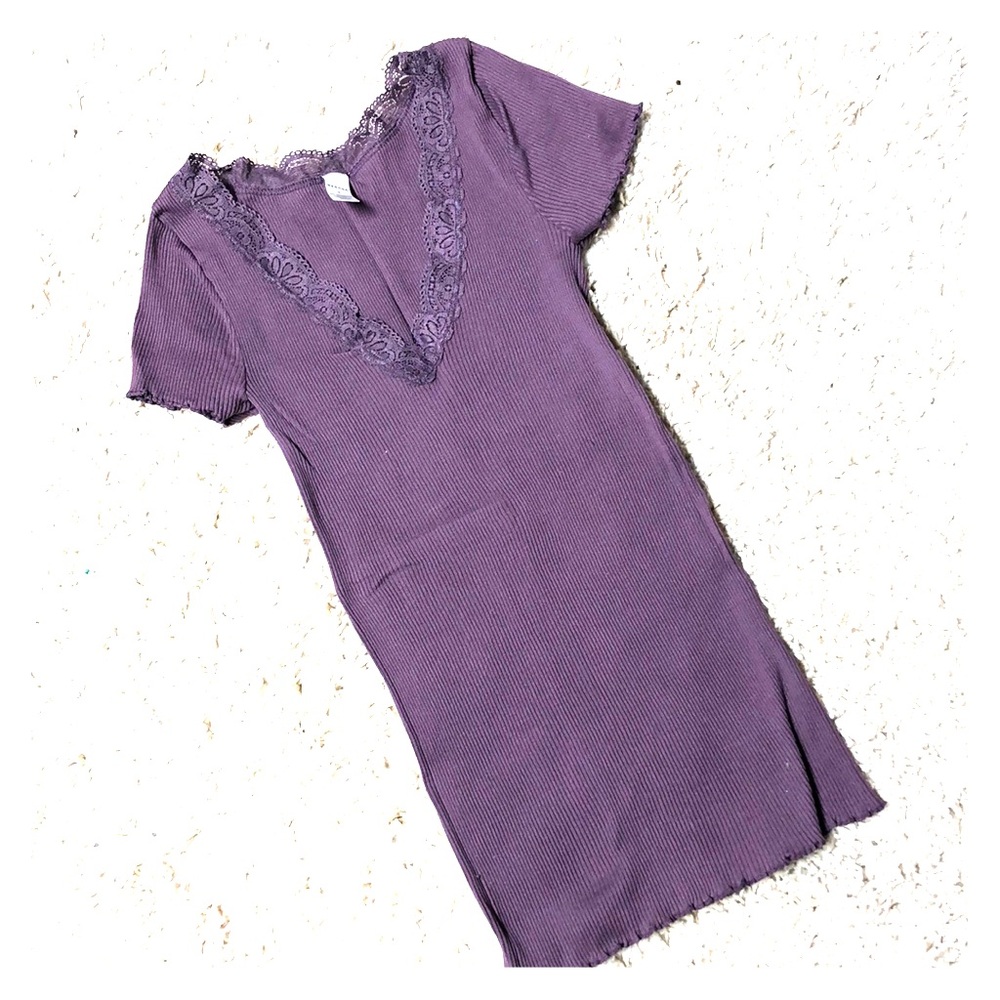 Purple ribbed tee with lace neckline - Picture 1 of 1